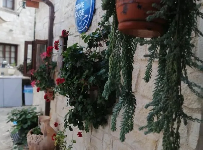 Faith's Stone House * Σίμου