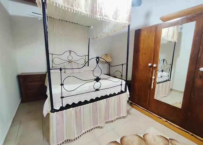 Faith's Stone House * Σίμου