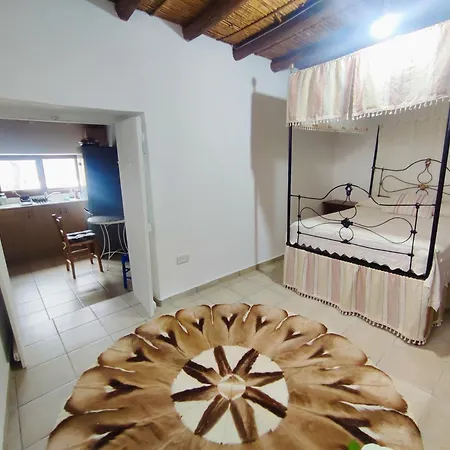 منزل ريفي Faith's Stone House Simou