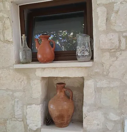 منزل ريفي Faith's Stone House Simou